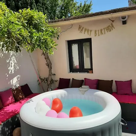 펜션 Entier, Netflix Jacuzzi En Option